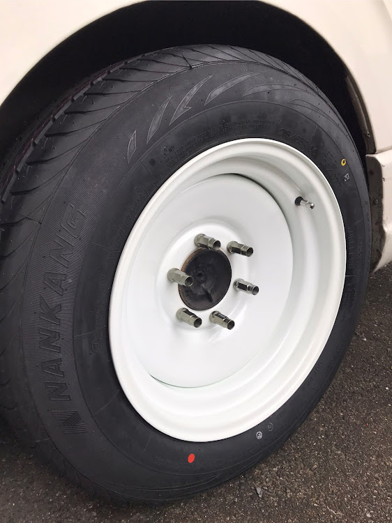 ハイエースのハイエース・鉄珍ホイール・ファブレスネオクラシックに関するカスタム事例の投稿画像2枚目