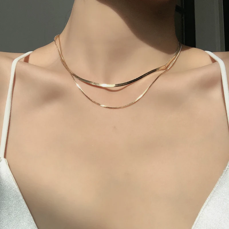 Doppel-Layer-Persönlichkeit Metall-Textur-Halskette, ein stilvolles Accessoire, das deinen Look mit einzigartigem Charme und moderner Eleganz aufwertet.