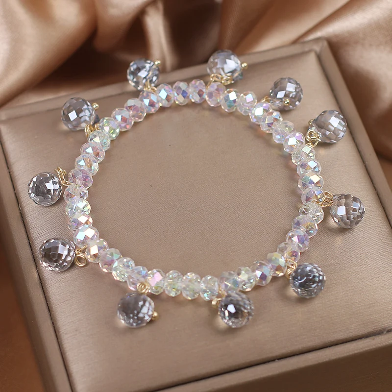 Bracelet femme luxe léger avec cristaux, cadeau idéal pour votre petite amie. Élégant et brillant, parfait pour toutes les occasions.