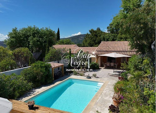 Villa with pool and terrace 4