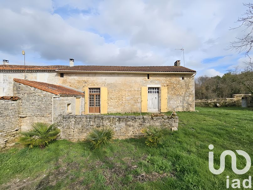 Vente maison 5 pièces 145 m² à Mouton (16460), 85 950 €