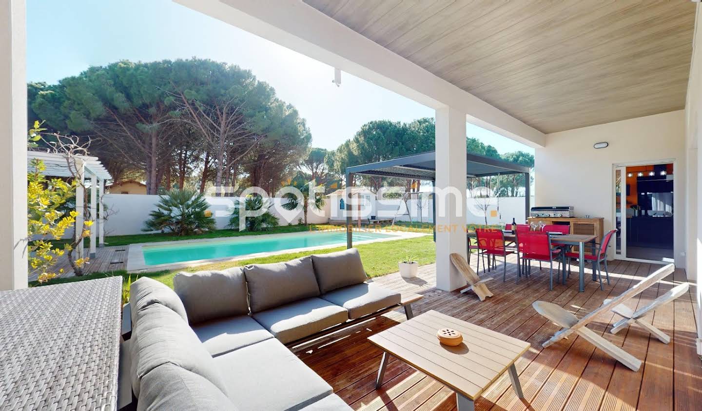 House with pool and terrace Grau d'Agde