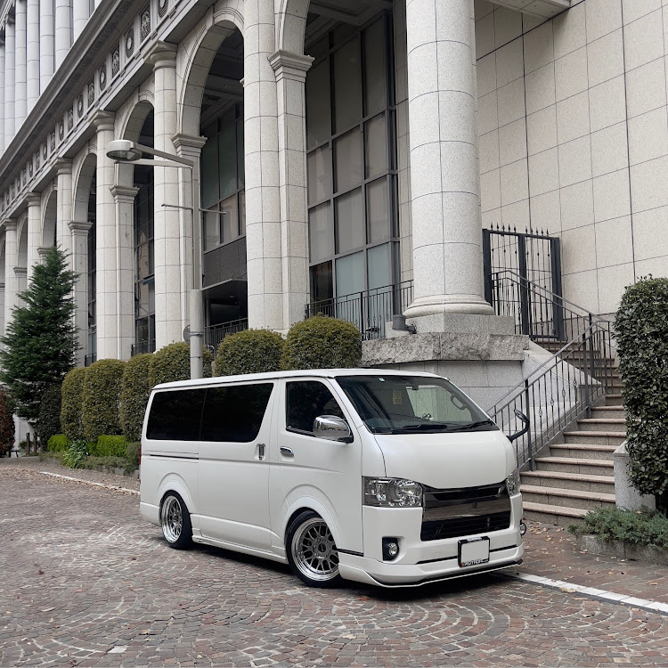 ハイエースバンのイタリア街と愛車・斜め前ショット・HIACE CUSTOMに関するカスタム事例の投稿画像2枚目
