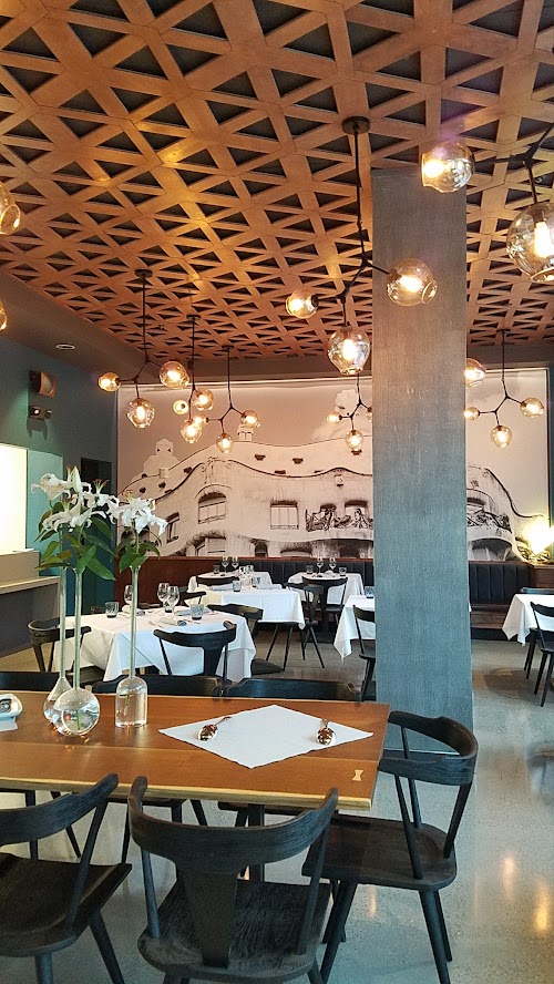 Can Font Portland, a restaurant in the Pearl District of Portland offering Catalan Cuisine- main dining room area