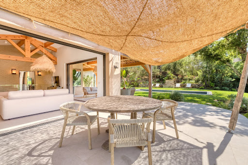 Villa with pool 4