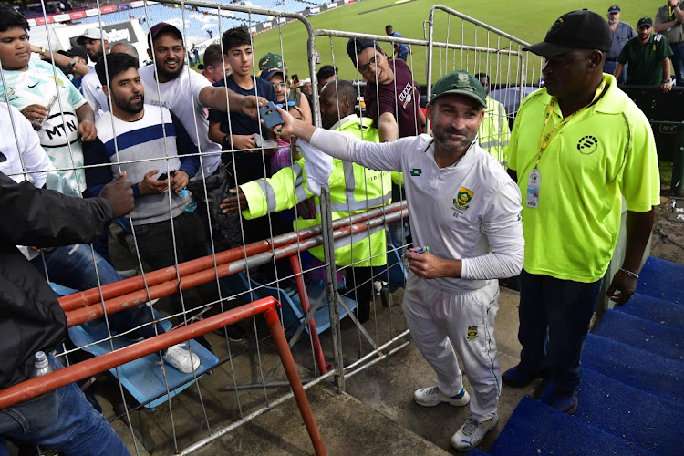 Dean Elgar interacts with the fans after receiving his player of the match trophy on day 3 of South Africa's first Test victory against India at SuperSport Park in Centurion on December 28.