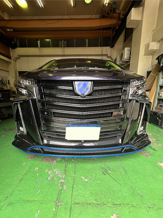 『YOLO』 カーラッピングさんが投稿した#カーラッピング・アルファード・車好きな人と繋がりたいに関するカスタム事例の投稿画像1枚目