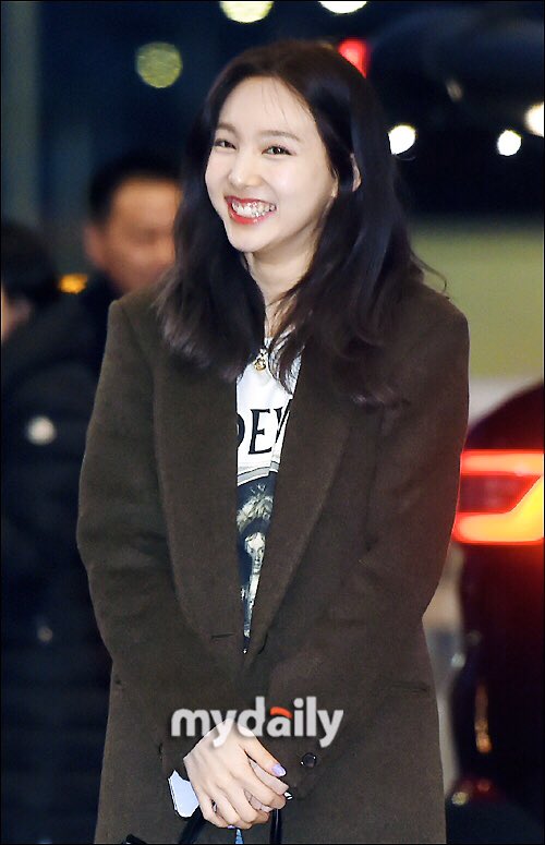 nayeon airport2