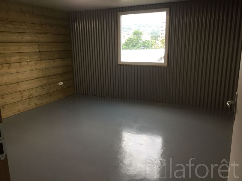 Location  locaux professionnels  22 m² à Fort de france (97200), 745 €