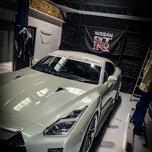 NISSAN GT-R