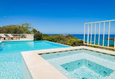 Maison avec piscine et terrasse 1