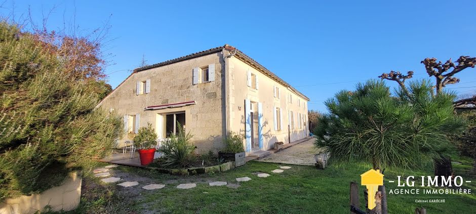 Vente maison 9 pièces 277 m² à Saint-Fort-sur-Gironde (17240), 464 619 €