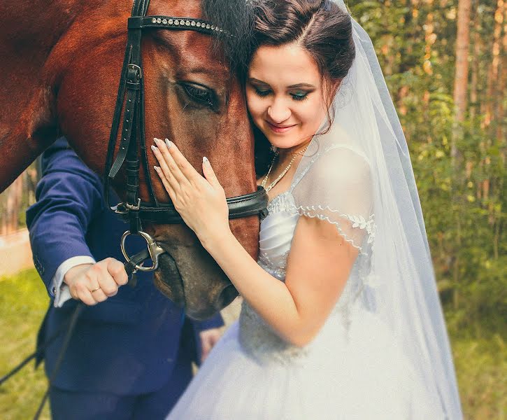 Fotografo di matrimoni Viktoriya Romanova (victori1). Foto del 19 agosto 2015