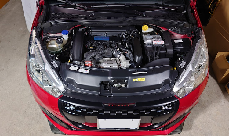 208のプジョー・イベント前にやること…か？(笑)😂・バッテリー交換・PEUGEOT 208 GTi by PEUGEOT SPORT・充電器に関するカスタム事例の投稿画像1枚目