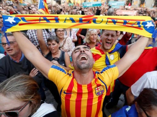 People react at Sant Jaume Square after Catalan regional parliament declares independence from Spain in Barcelona, Spain October 27, 2017. /REUTERS