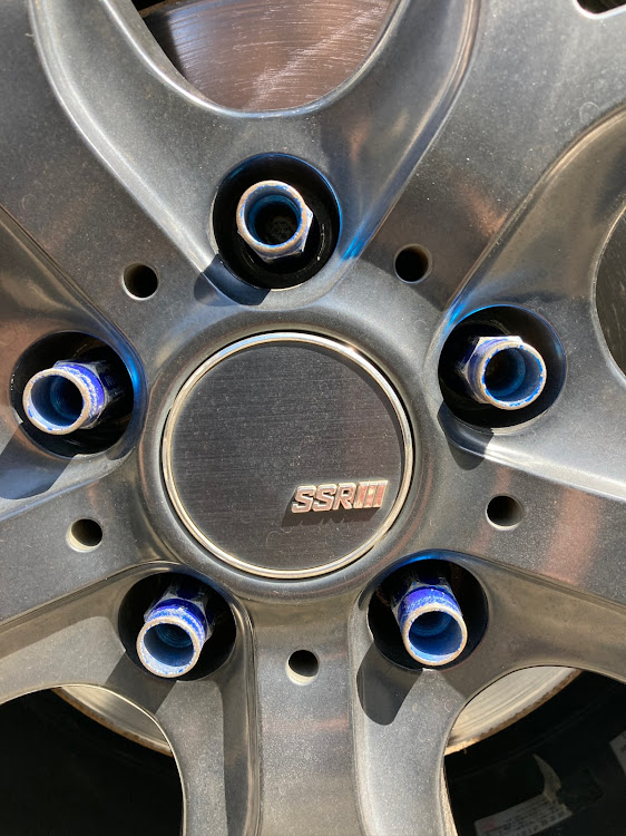 セレナのみんなのセンターキャップが見たい・SSR GTV03・WORK EMOTION D9R・お題に乗っかってみたに関するカスタム事例の投稿画像1枚目