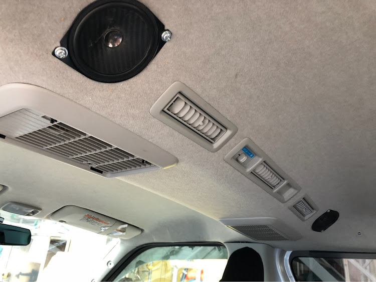 ハイエースバンのDIY・ハイエース・Hiace・スピーカー取付に関するカスタム事例の投稿画像1枚目
