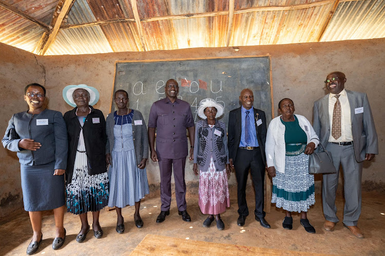 President William Ruto posing with teachers Kamagut Primary School in Turbo, Uasin Gishu on January 8, 2024