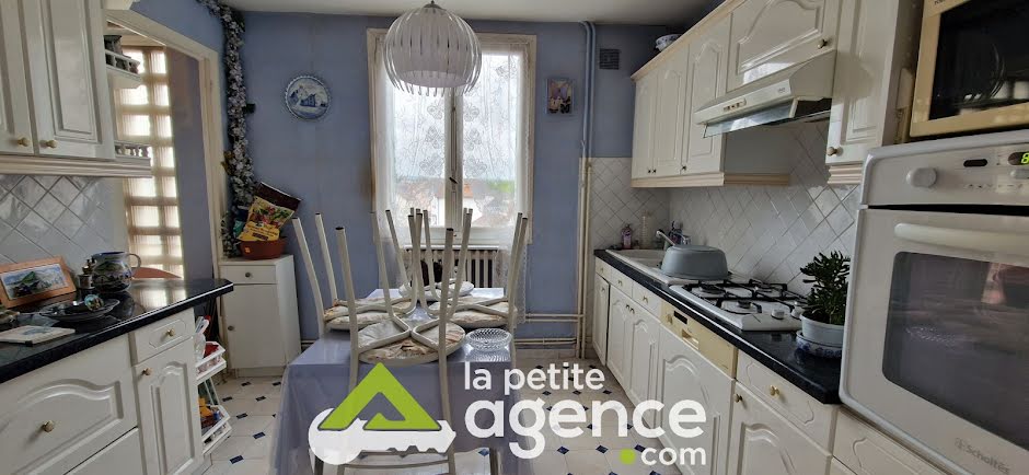 Vente appartement 4 pièces 81.87 m² à Montluçon (03100), 55 500 €