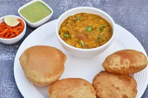 Aloo Ki Sabji With 6 Poori