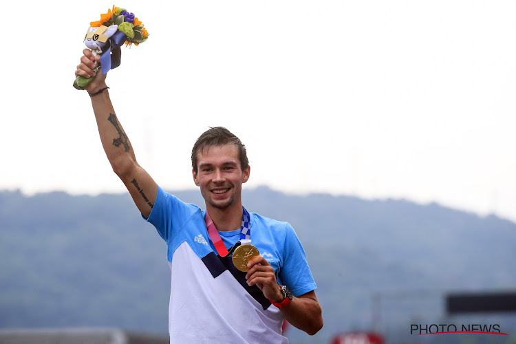 Roglic blinkt niet alleen met nieuwe fiets, hele tenue wordt in olympisch jasje gestoken