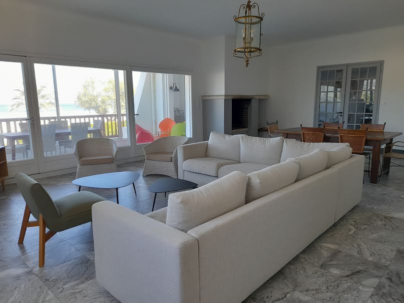 Location meublée maison 7 pièces 280 m² à Hendaye (64700), 3 850 €