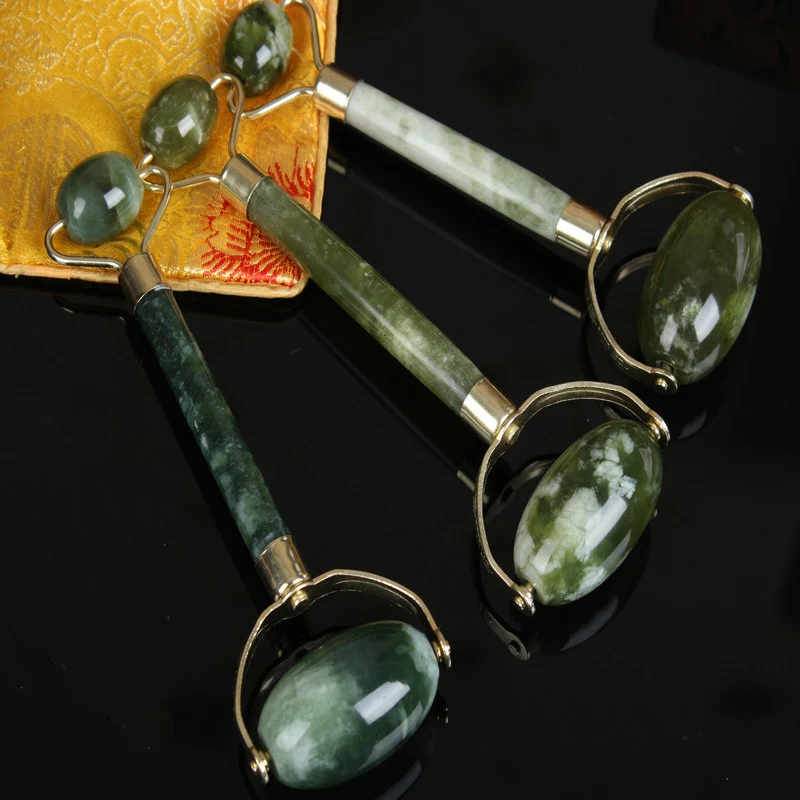 Appareil de beauté en jade naturel pour une peau éclatante et rajeunie. Réduit les rides, améliore la circulation et détend les muscles faciaux.