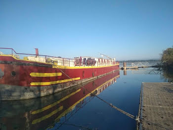 péniche à Vallabrègues (30)