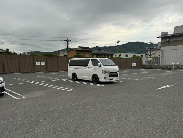 ハイエースバンの曇り空と愛車・熱中症に気をつけて!!・ハイエースのある生活・ハイエースオーナーと繋がりたいに関するカスタム事例の投稿画像1枚目