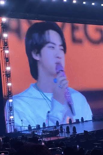 220416 JIN end ment ~ feels he is a burden 😔fancam 방탄소년단 BTS PTD on stage Las  Vegas Day 4 