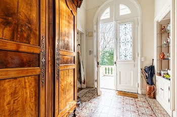 Chambre à Coucher élégante Et Majestueuse Avec Un Petit Meuble Garde-manger  Design D'intérieur