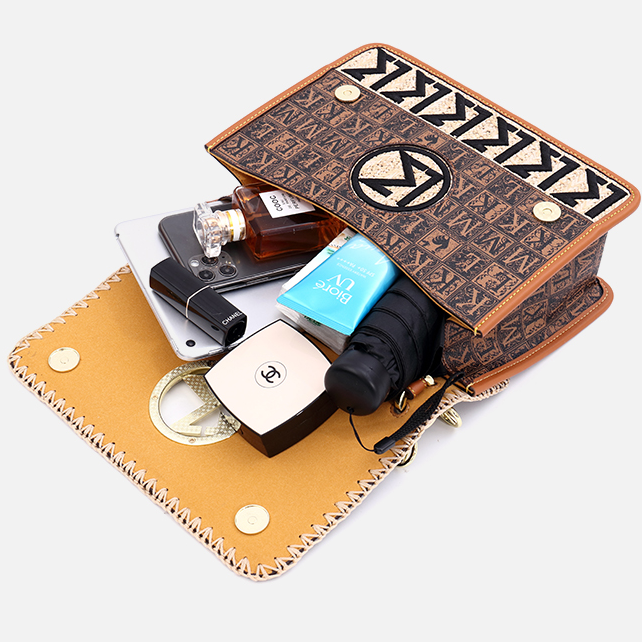 La nuova borsa quadrata piccola sotto il braccio Versatile borsa a tracolla Monospalla Perfetta per portare con te l'essenziale quotidiano.