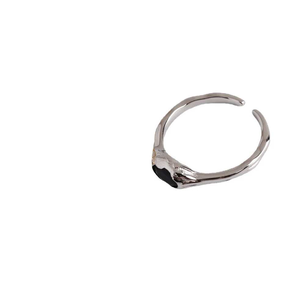Modieuze zwarte stenen ring voor persoonlijkheid, een stijlvol herenaccessoire dat een vleugje elegantie en karakter toevoegt aan je look.