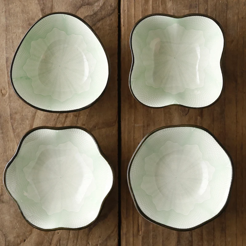 Vaisselle en céramique sous glaçure pour la maison Sublimez vos repas avec des pièces uniques et résistantes, idéales pour un usage quotidien et festif.