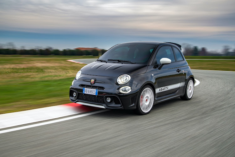 New Abarth 695 Esseesse comes with a lightweight aluminium bonnet.