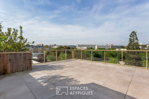 Prestige apartment for sale in Caluire-et-Cuire (69300) - Terrace with garden and city view