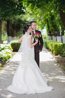 Fotógrafo de casamento Evelina Plugareva (evoletlu). Foto de 10 de fevereiro 2016