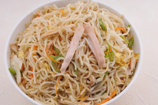 Wok Tossed Hakka Noodles Chicken(Mc)