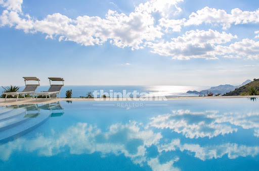 Villa with pool and terrace 5