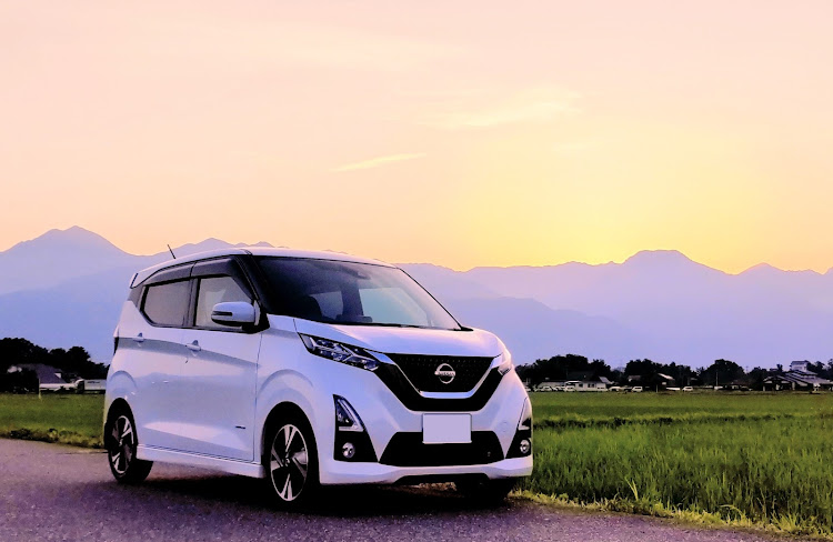 ノート オーラのワンコ・ゆうやけと車・７月もよろしくお願いいたしますに関するカスタム事例の投稿画像6枚目