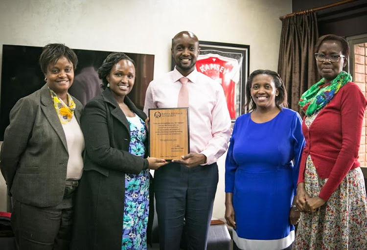 Sportpesa CEO Ronald Karuri receives award from KRA's Emma Mwambia on March 15, 2018