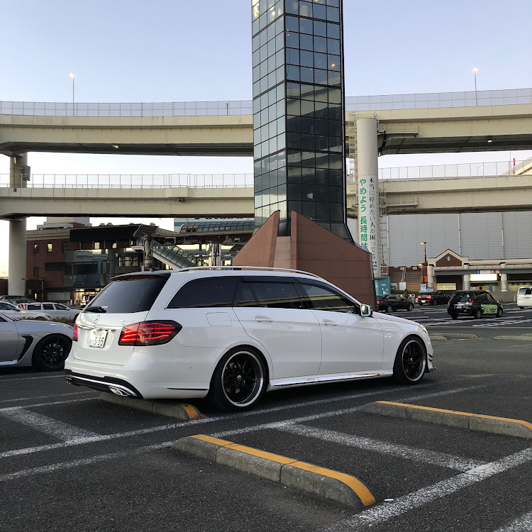 Eクラス ステーションワゴンのrkさんが投稿したカスタム事例の投稿画像6枚目