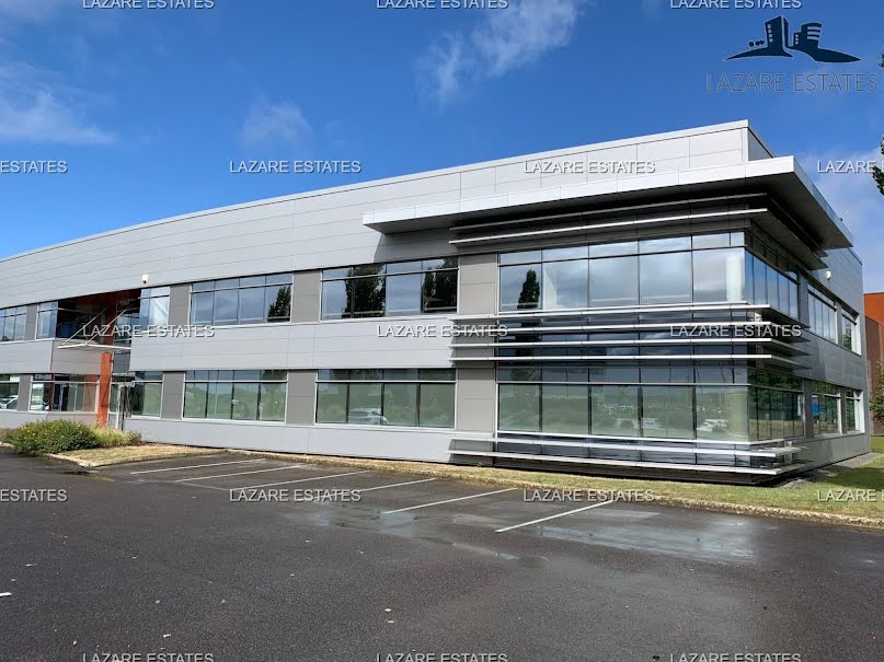 Location  locaux professionnels  3290 m² à Lieusaint (77127), 24 127 €