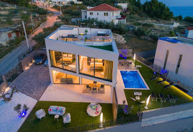 House with pool and terrace 2