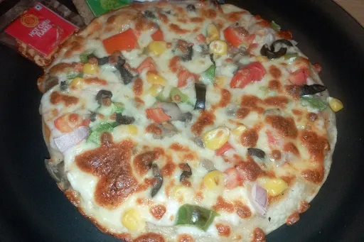 Deluxe Veggie Pizza