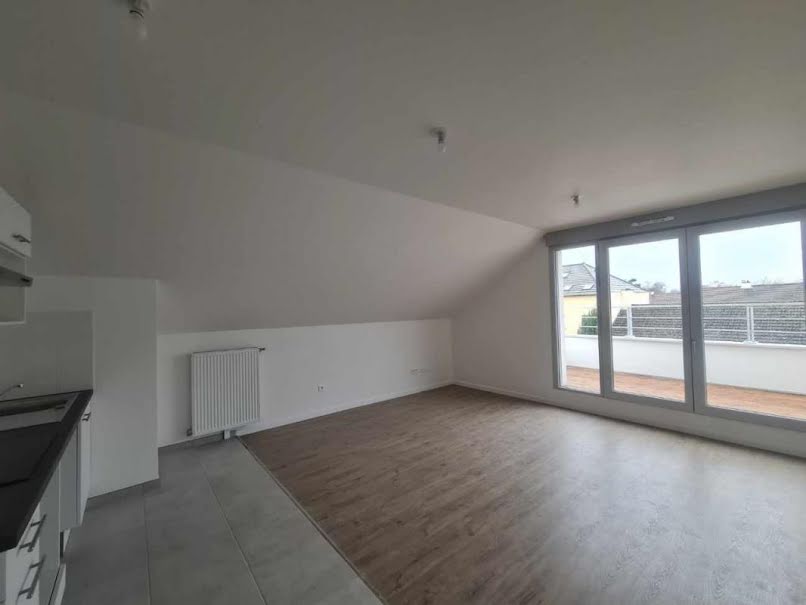 Location  appartement 3 pièces 58 m² à Combs-la-Ville (77380), 882 €