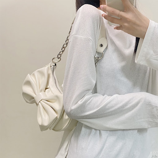 Title 5, One-shoulder diagonal baguette bag with cloud p...