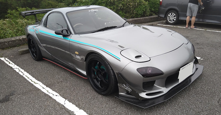 RX-7のRX-7・FD3S・ガンメタ・梅雨明け間近に関するカスタム事例の投稿画像1枚目