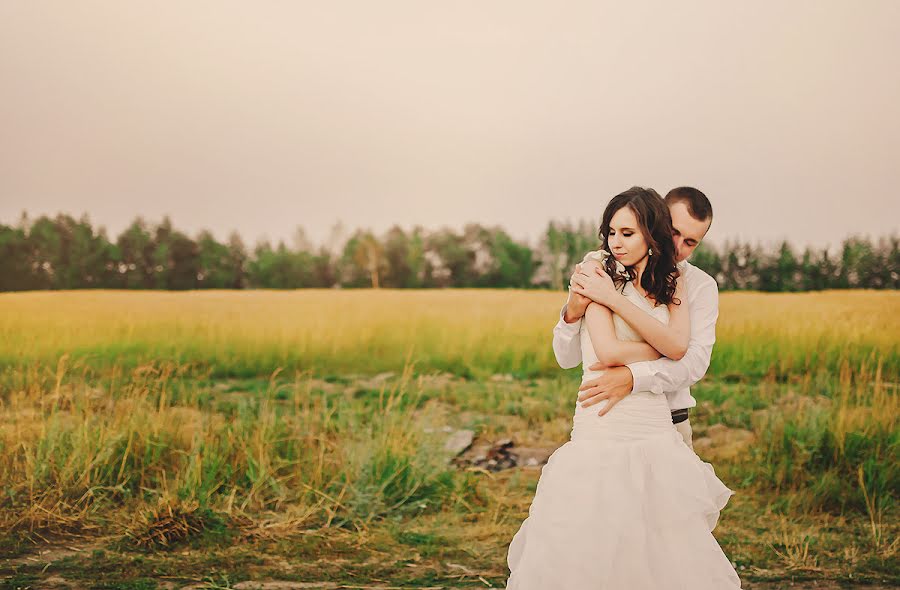 Fotografo di matrimoni Lina Genchikova (genchikovi). Foto del 11 agosto 2014