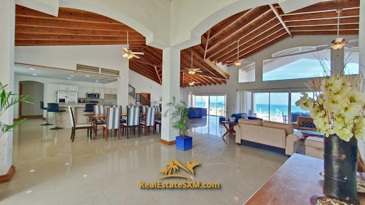 Villa with pool 2